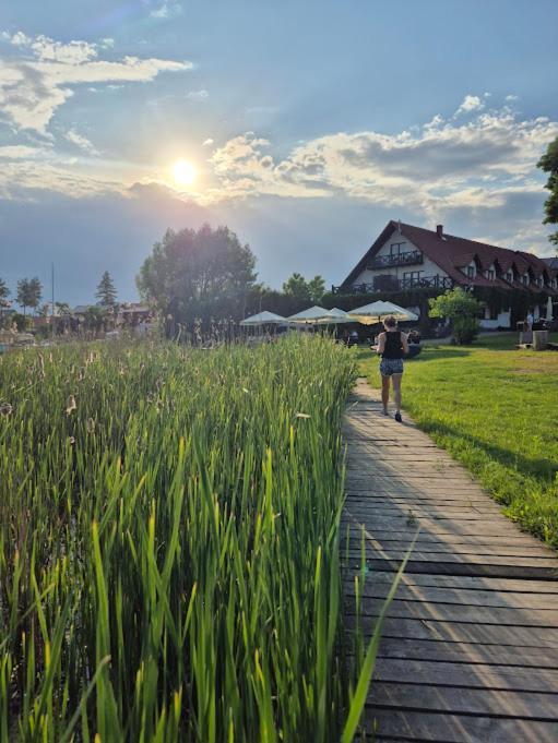 Pensjonat Rybaczowka - Noclegi, Restauracja, Port Bogaczewo  Exteriér fotografie